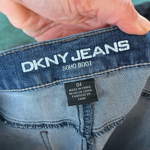 DKNY Soho Boot Jeans Dark Blue Mid Rise Bootcut Womens 4 Denim Casual - Picture 10 of 10